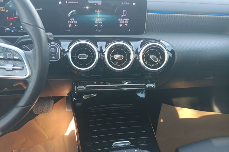 奔驰A级 2020款 改款 A 180 L 运动轿车特殊配置局部细节16