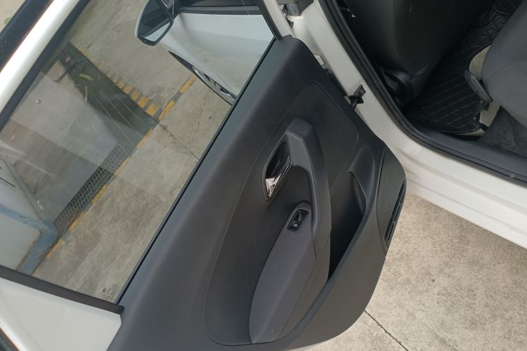 大众 Polo 2016款 1.4L 手动风尚型中控内饰49