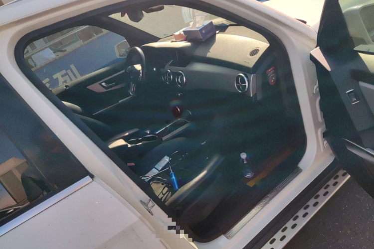 奔驰GLK级 2015款 GLK 300 4MATIC 时尚型 极致版局部细节9005