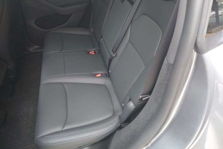 特斯拉 Model Y 2025款 改款 长续航全轮驱动版中控内饰21