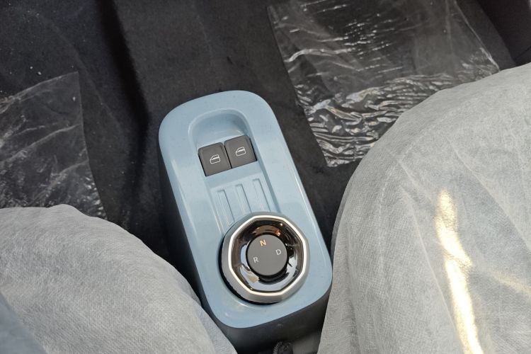 吉利银河 2024款 熊猫mini 200km 耐力熊中控内饰18