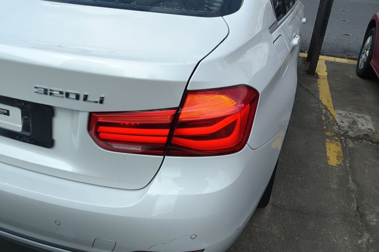 宝马3系 2018款 320Li 时尚型车身外观9