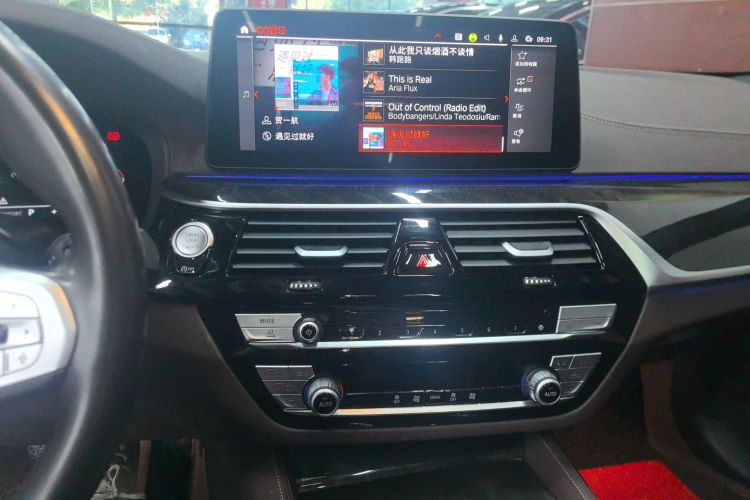 宝马5系 2022款 改款二 525Li M运动套装中控内饰16