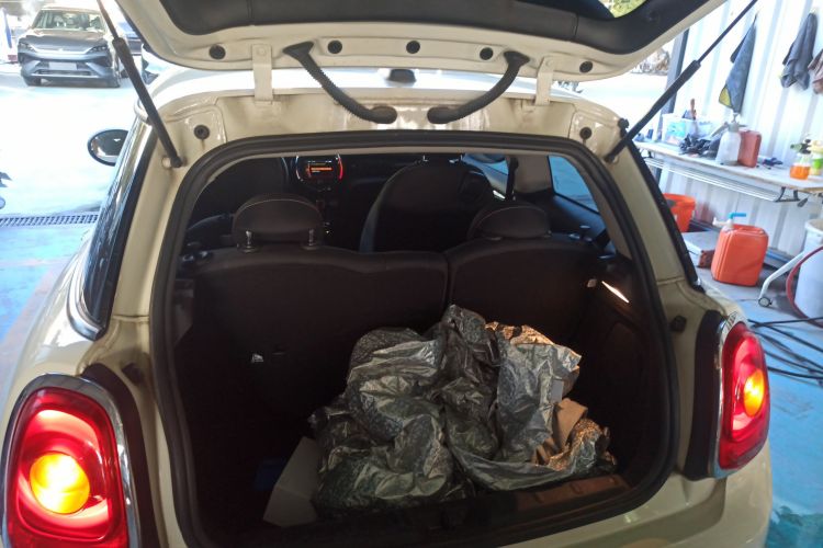 MINI 2021款 1.5T ONE PLUS机舱底盘23