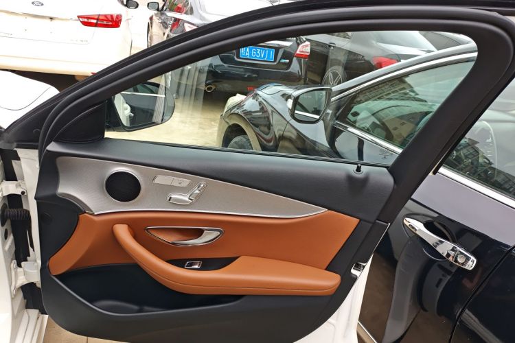 奔驰E级 2017款 E 200 运动型 4MATIC中控内饰42
