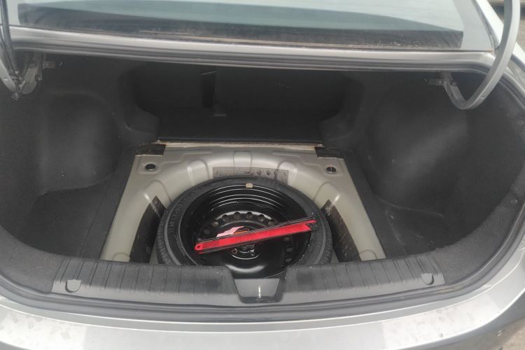 广汽传祺 传祺GA4 2018款 200T 手动豪华版机舱底盘23