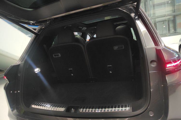 理想汽车 理想L8 2023款 Air机舱底盘23