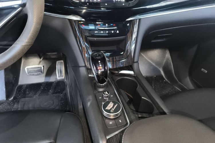 凯迪拉克XT6 2020款 28T 七座豪华运动型至享安全版中控内饰18