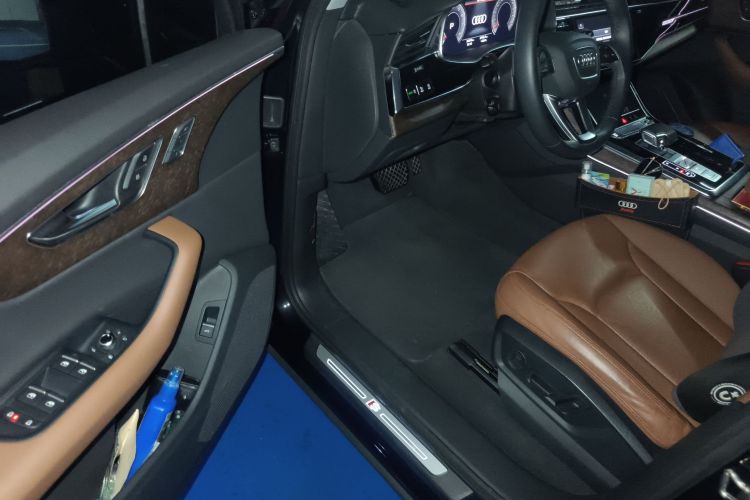 奥迪Q7 2021款 55 TFSI quattro S line运动型中控内饰20