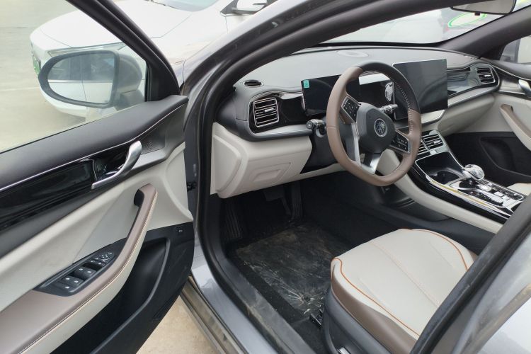 比亚迪 秦PLUS 2024款  荣耀版 DM-i 120KM超越型中控内饰7003