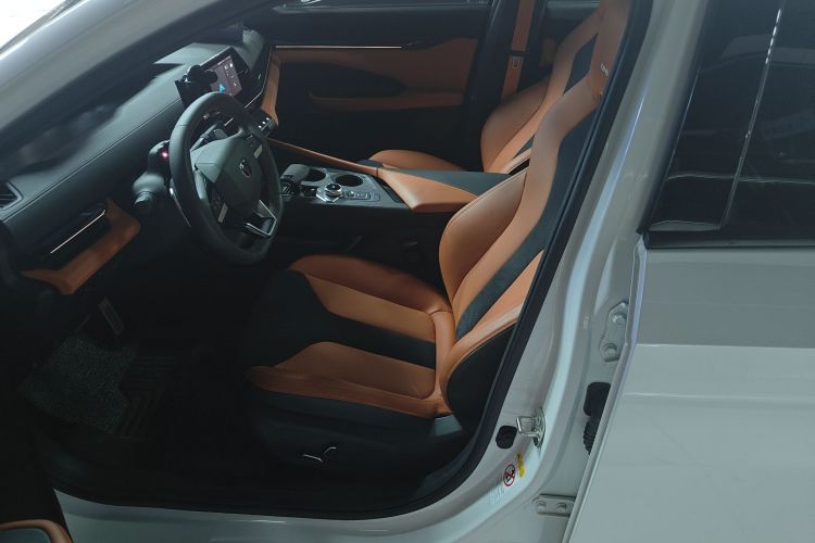 长安UNI-V 2023款 1.5T 运动版中控内饰19