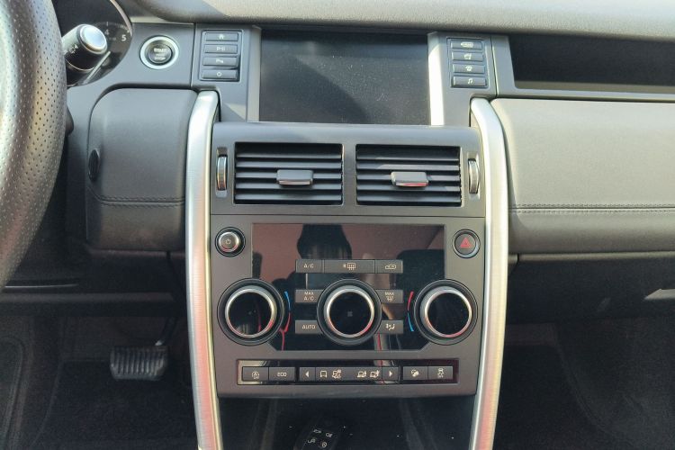 路虎 发现神行 2018款 240PS SE版中控内饰16