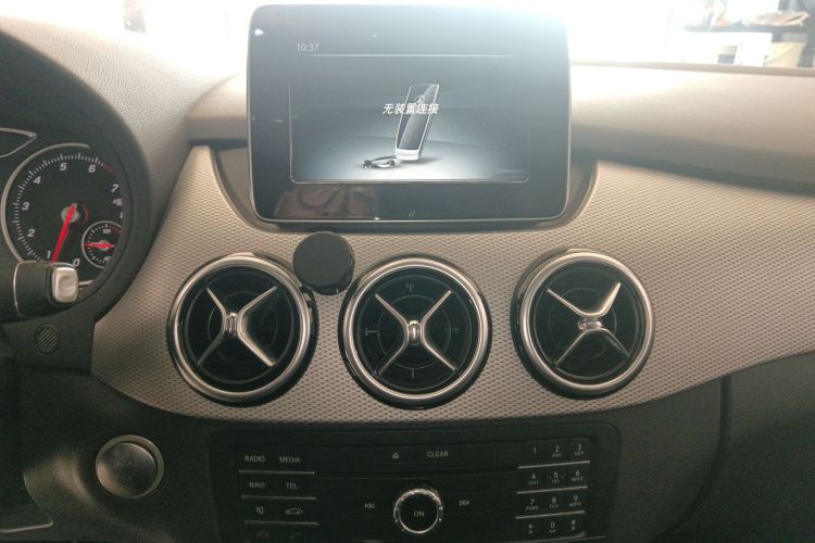 奔驰B级 2015款 B 200 时尚型中控内饰16