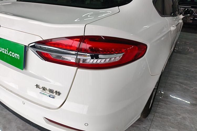 福特 蒙迪欧 2020款 EcoBoost 180 时尚型车身外观9
