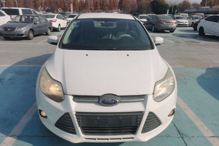 福特 福克斯 2012款 三厢 1.6L 手动舒适型车身外观2