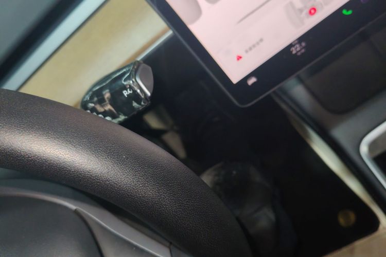特斯拉 Model 3 2022款 后轮驱动版中控内饰18