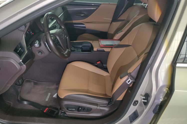 雷克萨斯ES 2020款 300h 卓越版中控内饰19