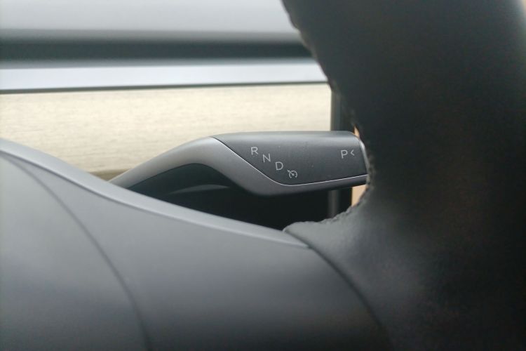 特斯拉 Model Y 2022款 改款 后轮驱动版中控内饰18