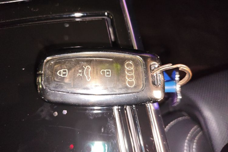 奥迪Q8 2022款 55 TFSI 尊享动感型中控内饰11