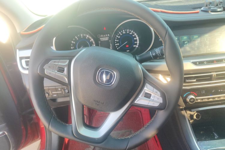 长安 逸动 2019款 高能版 1.6L GDI 手动先锋型 国VI中控内饰13