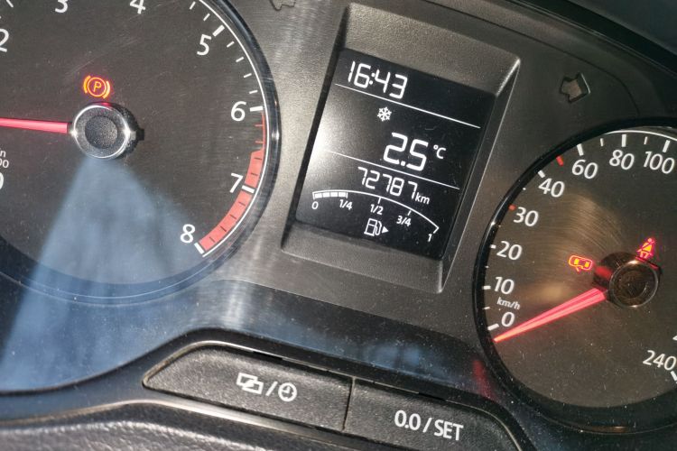 大众 Polo 2016款 1.4L 手动风尚型中控内饰15