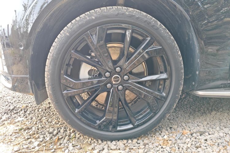 沃尔沃XC60新能源 2026款 插电式混动 长续航四驱智远极夜黑版车身外观6007