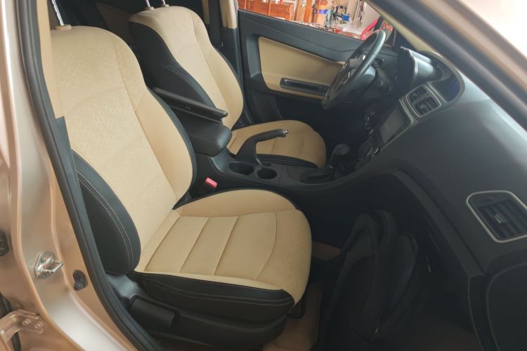 海马 福美来 2014款 M5 1.6L 自动精英型局部细节41