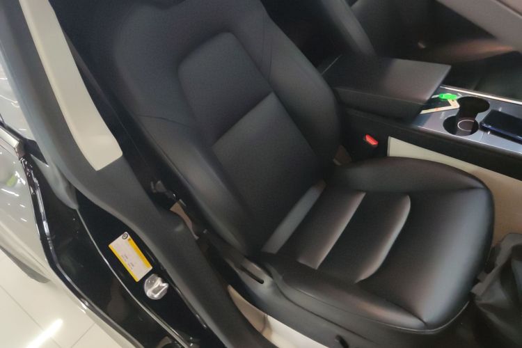 特斯拉 Model Y 2022款 后轮驱动版局部细节41