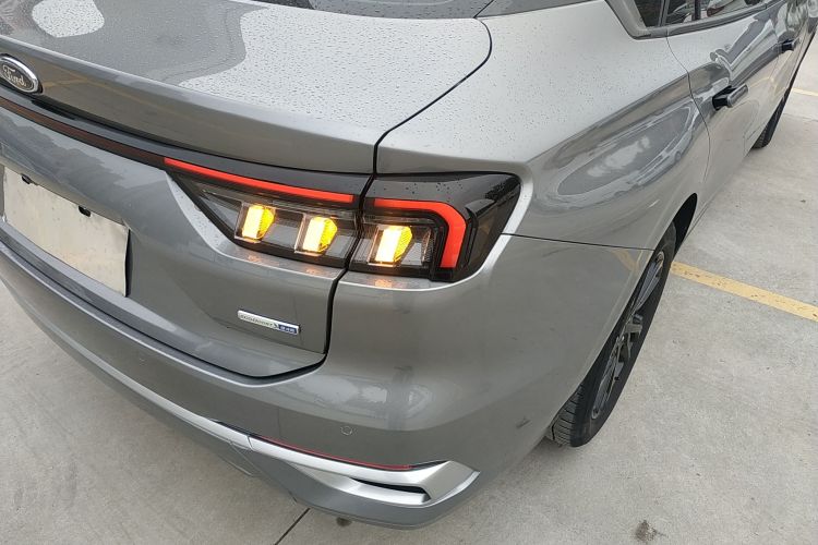福特 蒙迪欧 2022款 改款 EcoBoost 245 豪华型车身外观9