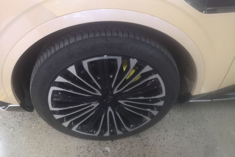 阿维塔11 2024款 700 三激光四驱推荐版车身外观6001