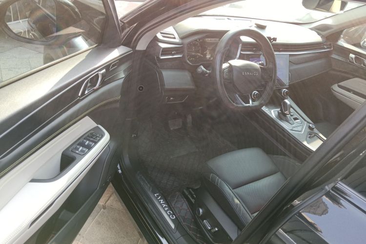 领克05 2022款 2.0TD 两驱耀Halo中控内饰20