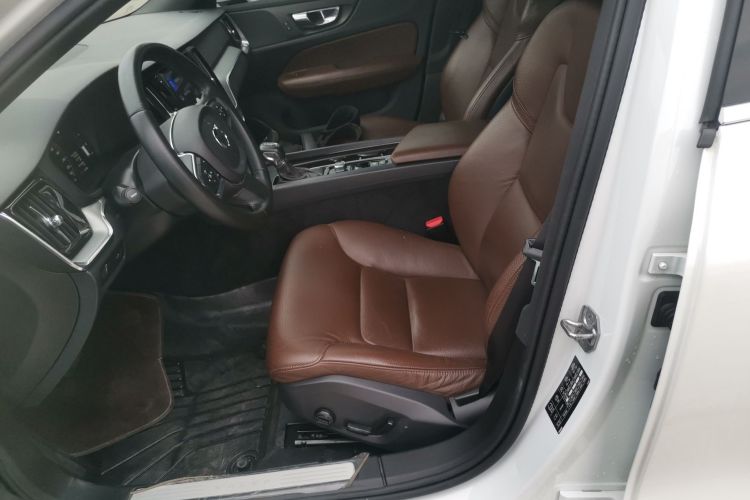 沃尔沃S60 2021款 T4 智逸豪华版中控内饰19