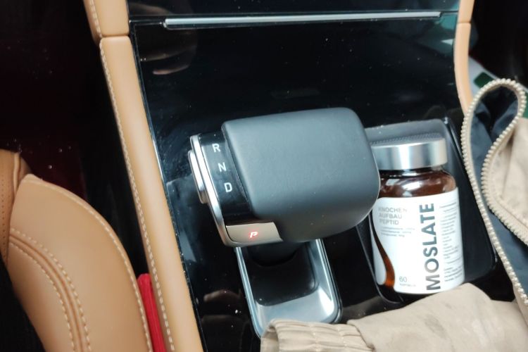 理想汽车 理想ONE 2021款 增程6座版中控内饰18