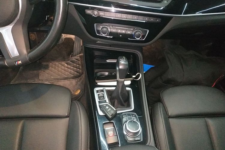 宝马1系 2019款 118i M运动套装中控内饰18