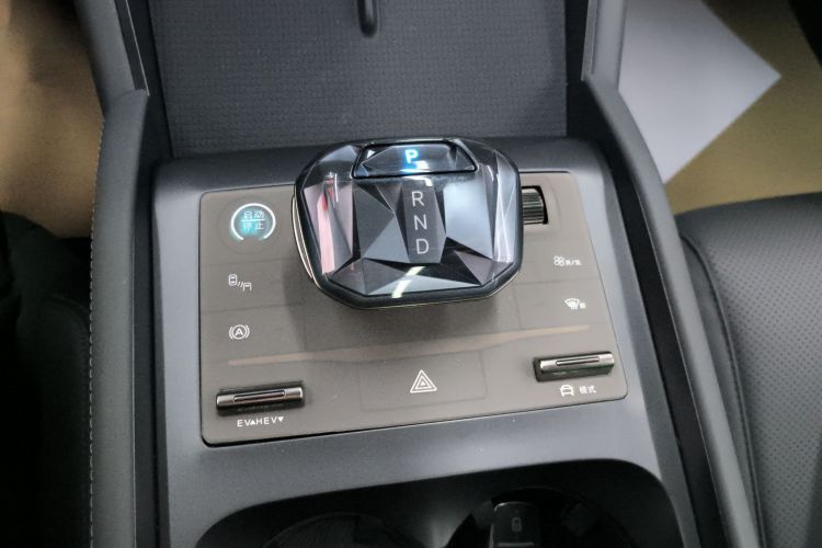 比亚迪 秦L 2024款 DM-i 120KM超越型中控内饰18