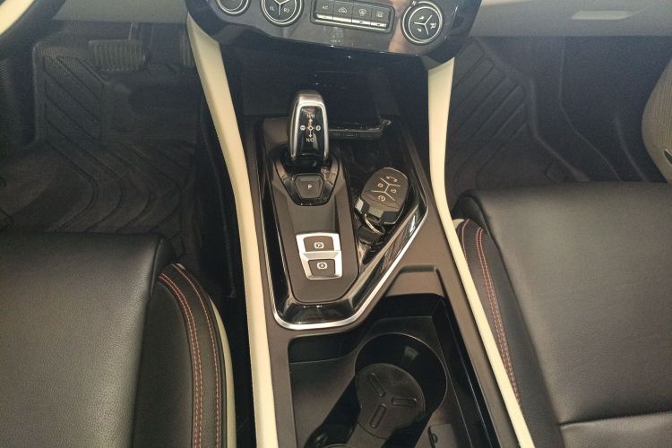 领克02 2018款 1.5T DCT两驱耀Pro版 国V中控内饰18