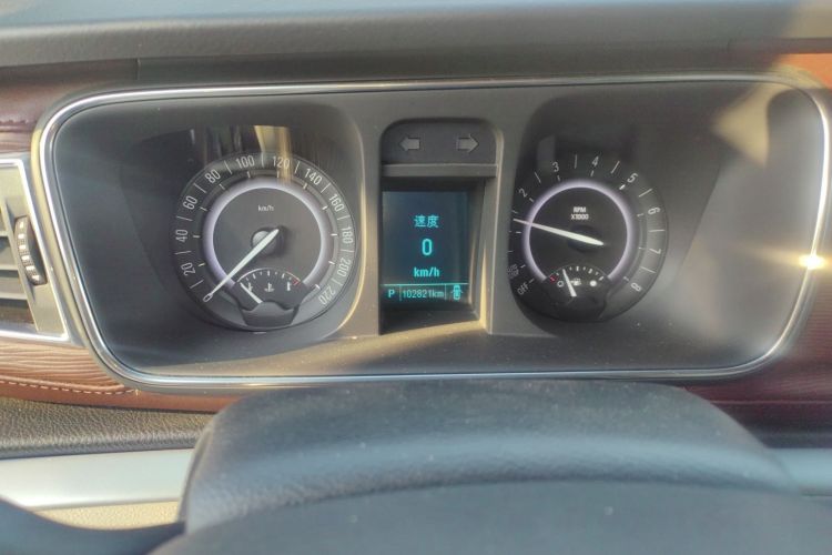 别克GL8 2017款 25S 豪华型 国V中控内饰15