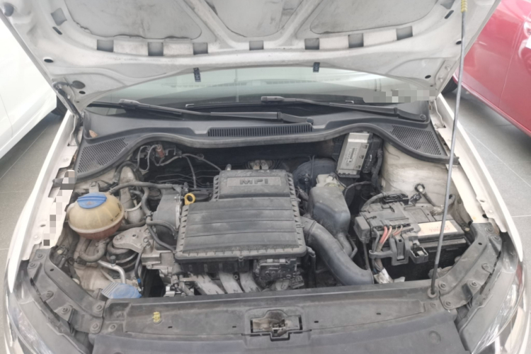 大众 Polo 2016款 1.6L 自动舒适型机舱底盘24