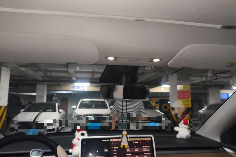 特斯拉 Model Y 2021款 标准续航后驱版中控内饰22