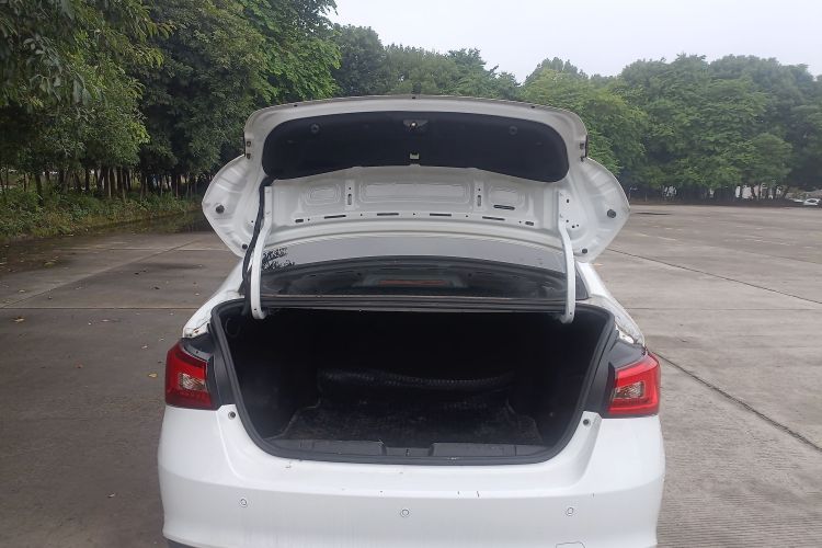 奇瑞 艾瑞泽5 2019款 改款PRO 1.5L 手动青春版 国VI机舱底盘23