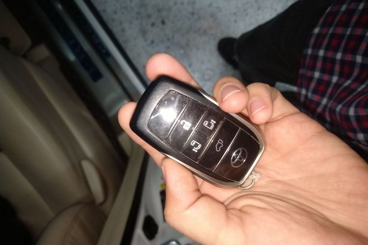 丰田 普瑞维亚  2.4L 7人座豪华版中控内饰11