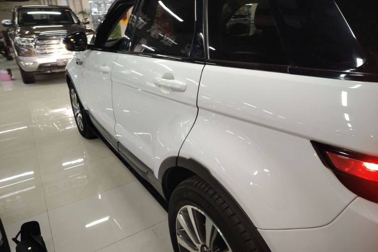 路虎 揽胜极光 2017款 2.0T 英伦锋尚版车身外观4