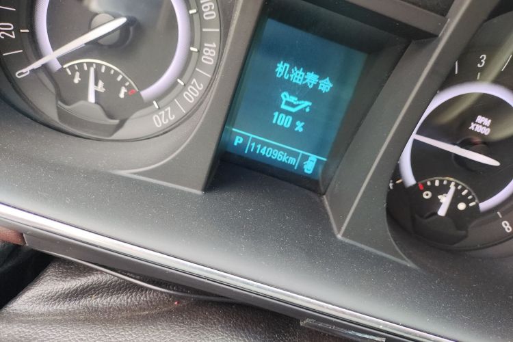 别克GL8 2017款 25S 豪华型 国V中控内饰15