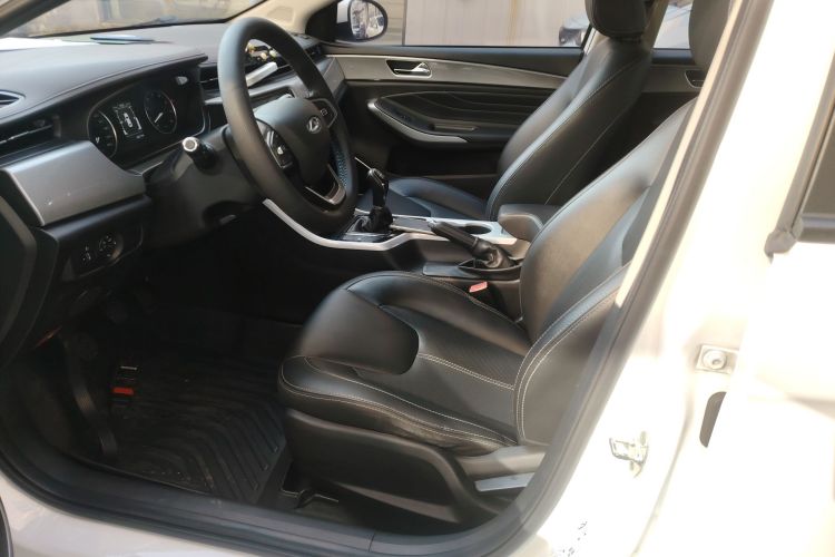 奇瑞 艾瑞泽5 2019款 改款PRO 1.5L 手动青春版 国VI中控内饰19