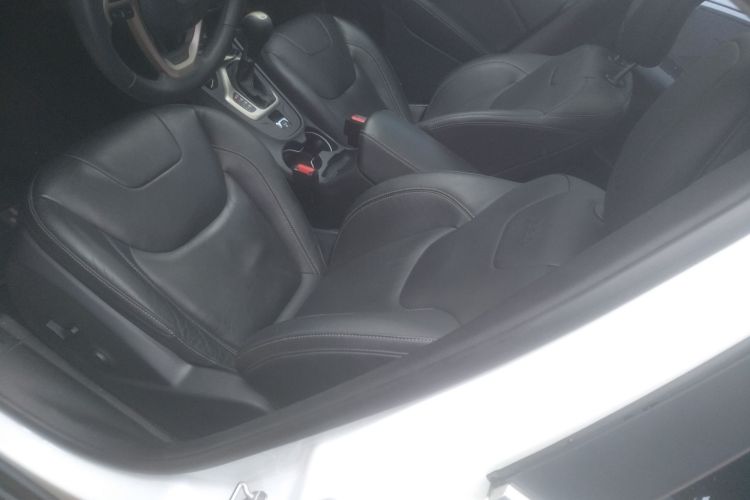 Jeep 自由光 2017款 2.0L 优越版局部细节19