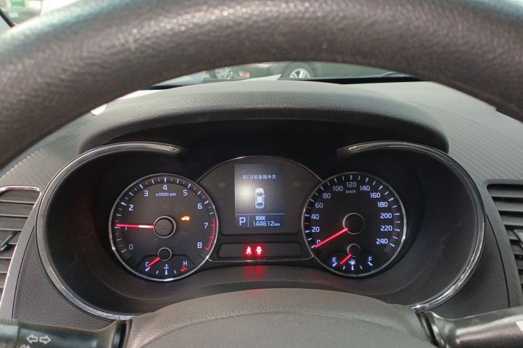 起亚K3 2013款 1.6L 自动GL中控内饰14