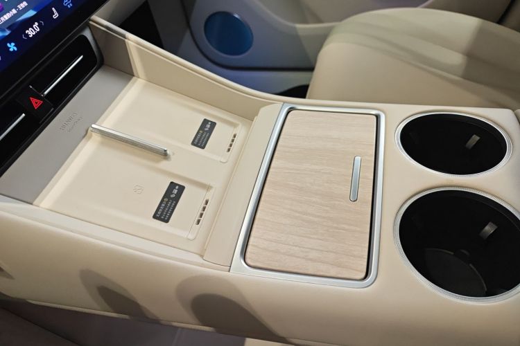 鸿蒙智行 智界R7 2024款 纯电 802km Max中控内饰11