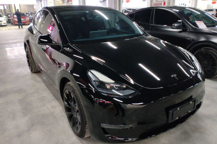 特斯拉 Model Y 2021款 标准续航后驱版车身外观3