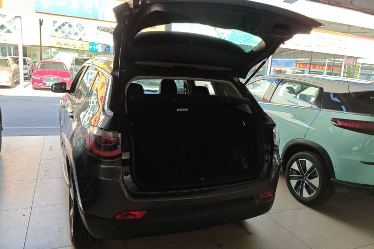 Jeep 指南者 2017款 200T 自动家享版局部细节23