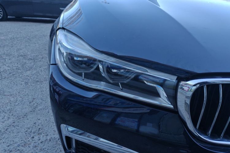 宝马7系 2018款 730Li 尊享型 M运动套装车身外观8